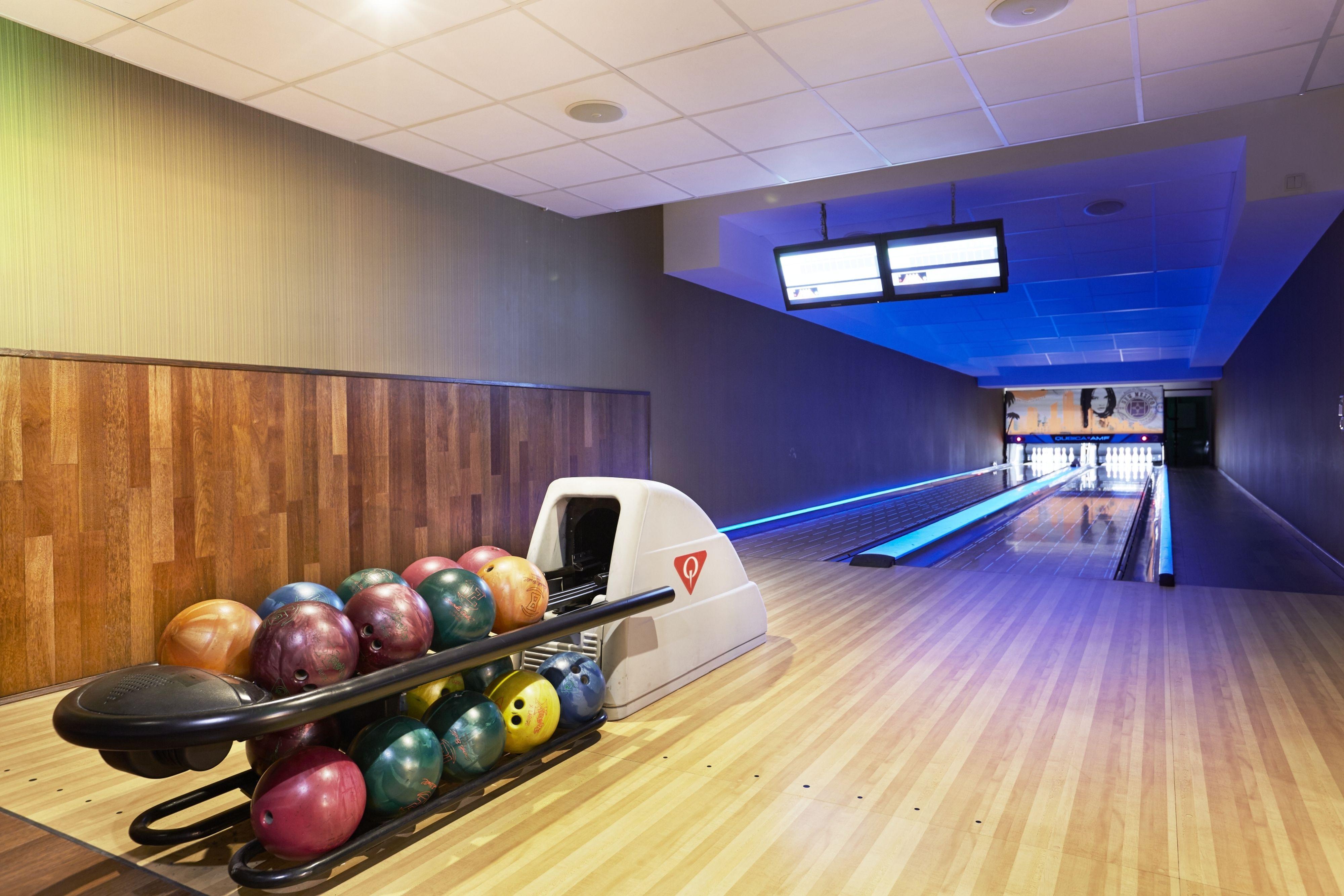 マリーン ホテル コウォブジェク エクステリア 写真 Bowling at the Student Union