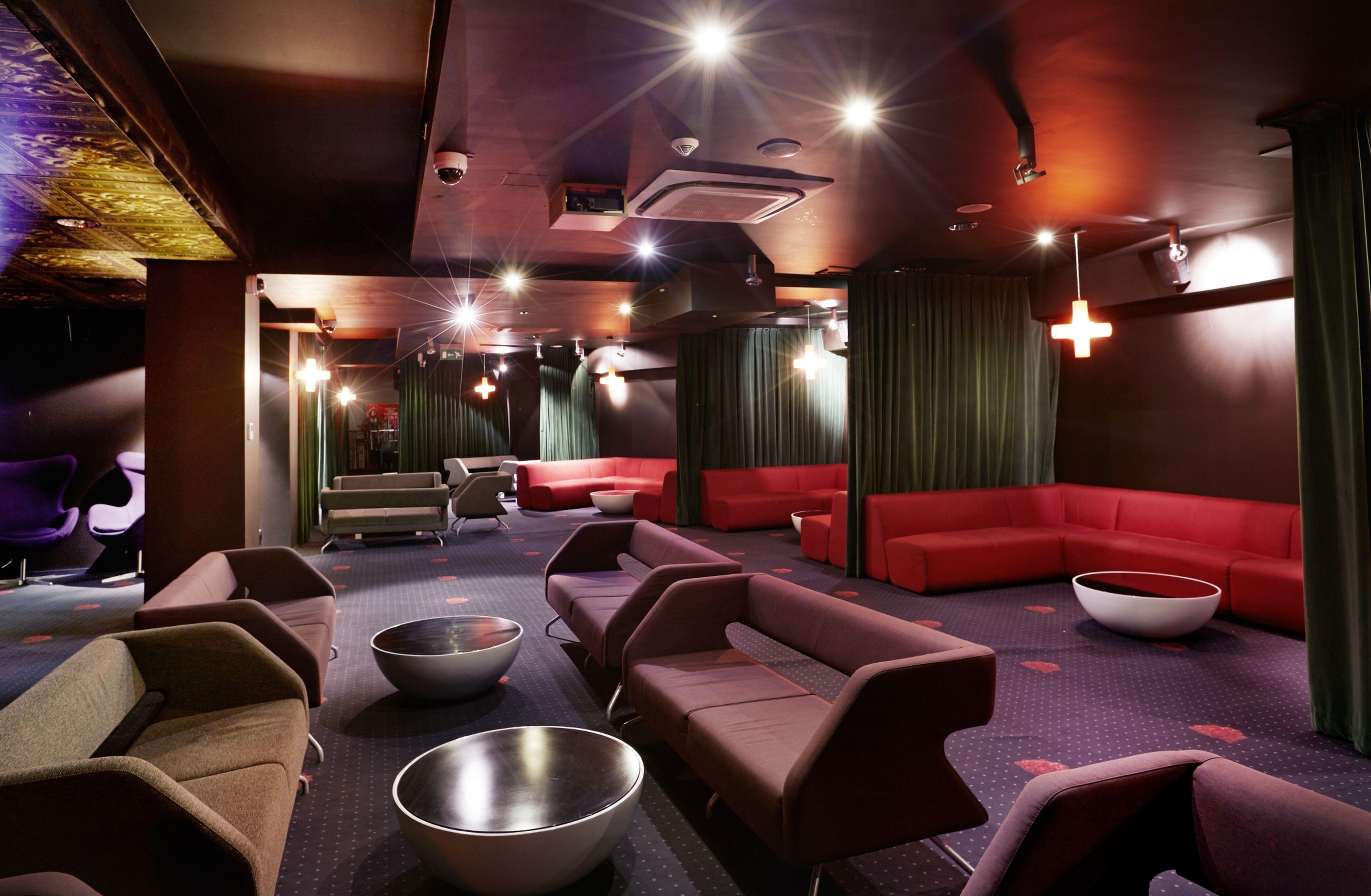 マリーン ホテル コウォブジェク エクステリア 写真 The interior of the nightclub