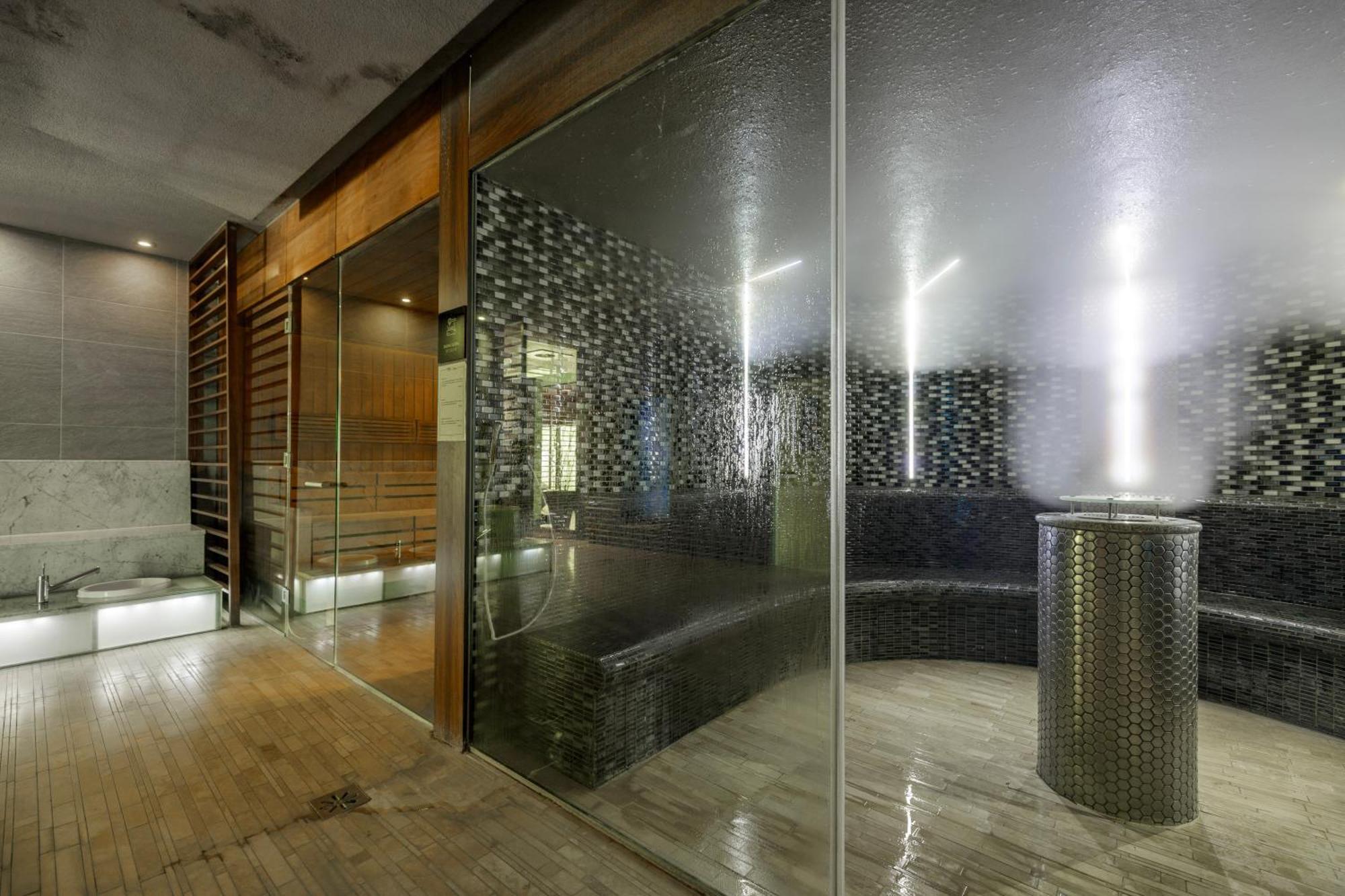 マリーン ホテル コウォブジェク エクステリア 写真 A modern steam room