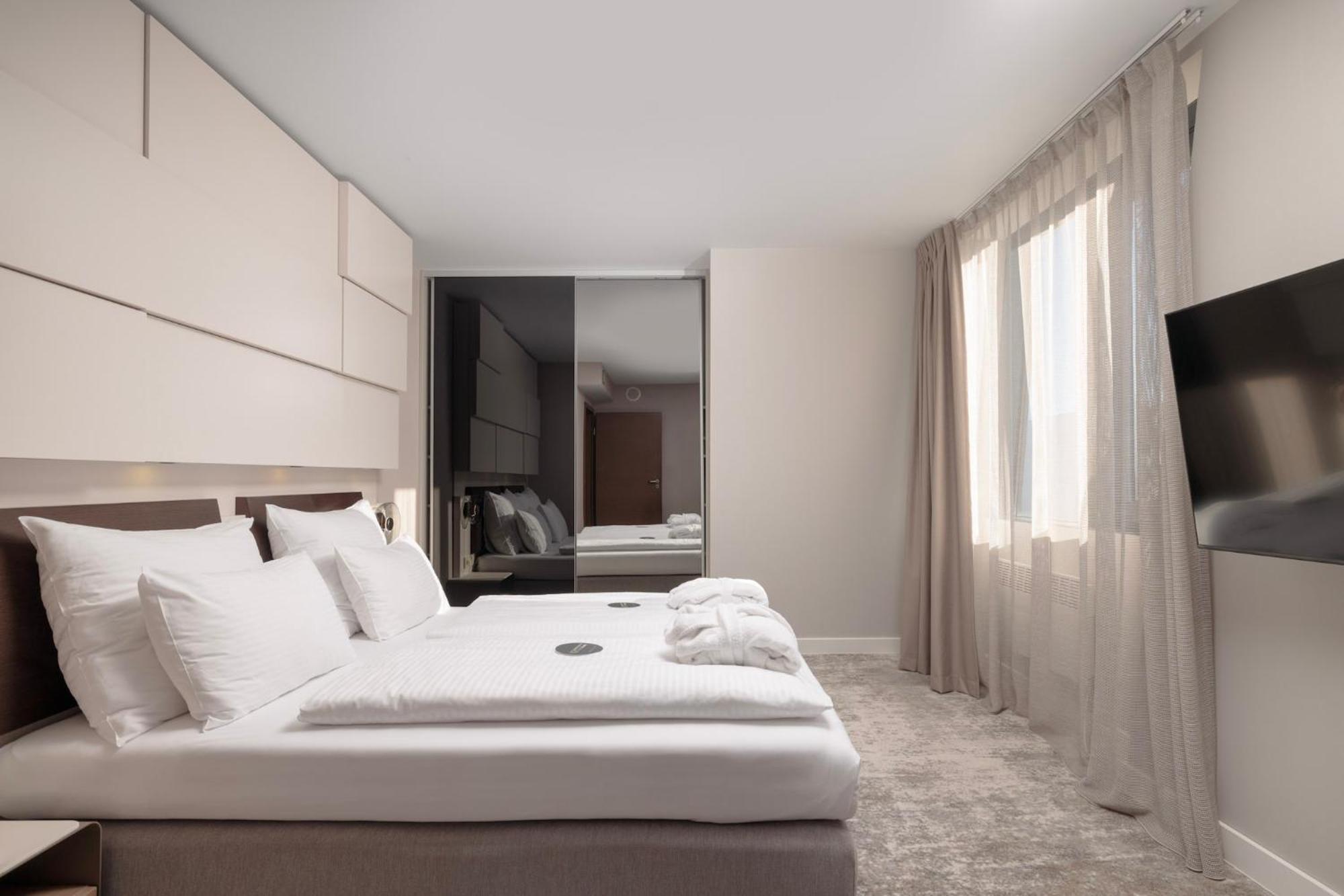 マリーン ホテル コウォブジェク エクステリア 写真 A bedroom at the hotel